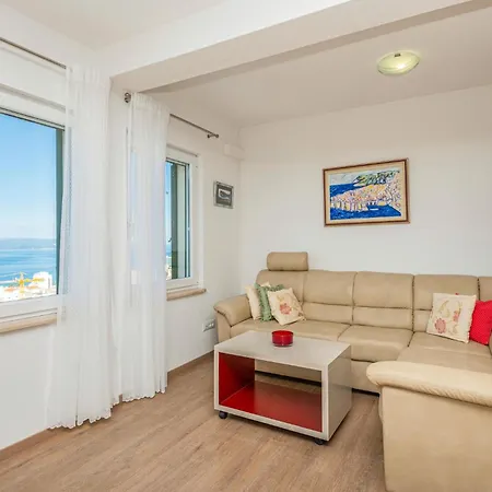 Gorgeous Home In Makarska Hébergement de vacances *