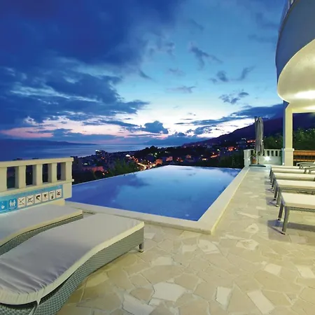 Gorgeous Home In Makarska