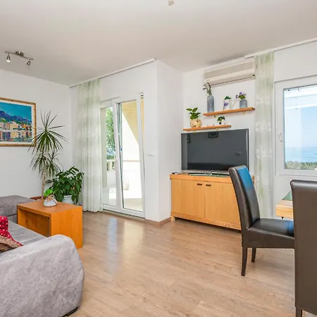 Amazing Home In Makarska Vikendica