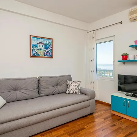 Amazing Home In Makarska Vikendica