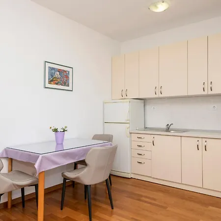 Amazing Home In Makarska *