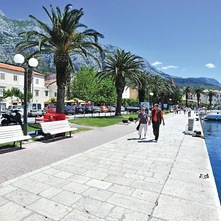 Amazing Home In Makarska *
