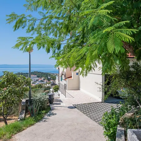 Amazing Home In Makarska Vikendica *